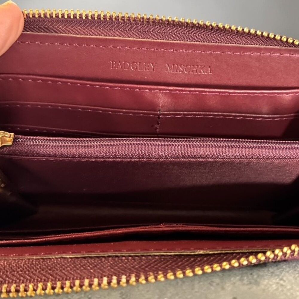 Badgley Mischka Burgundy Quilted Zip Around Wallet Wristlet Gold Logo NWOT - Picture 3 of 3